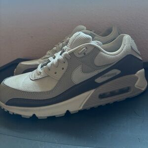 Nike Air Max 90 Gray and White Sneakers